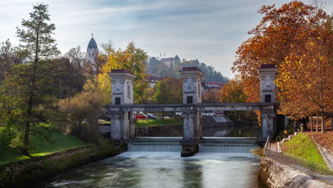 Puente-Y-Río-De-Ljubljana-En-Día-De-Otoño
